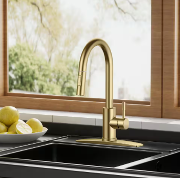 Single Handle Pull Down Sprayer Kitchen Faucet in Brushed Gold